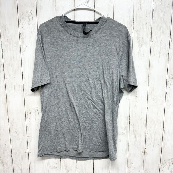 Lululemon T Shirt Mens Size M Grey Crewneck Polyester Short Sleeve Athletic Fit - Picture 1 of 3